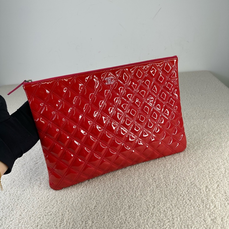 CHANEL香奈兒 深粉色刺繡牛漆皮手拿包 雙C琺瑯扣 銀扣-2