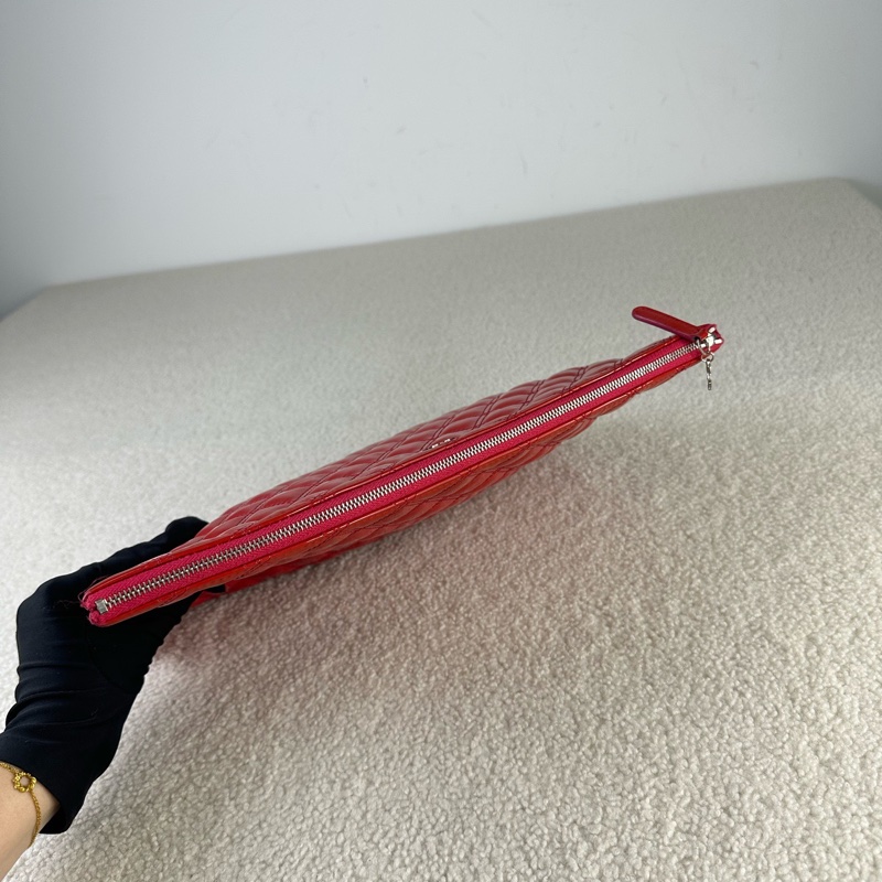 CHANEL香奈兒 深粉色刺繡牛漆皮手拿包 雙C琺瑯扣 銀扣-4