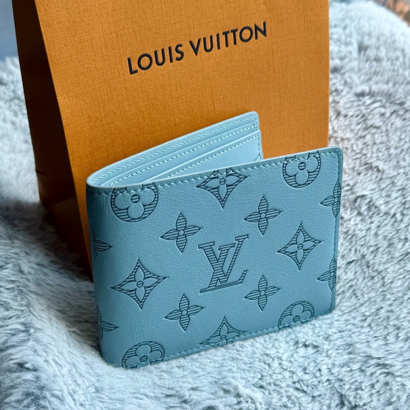 Louis Vuitton 天藍色小牛皮老花壓紋Multiple短夾錢包-0