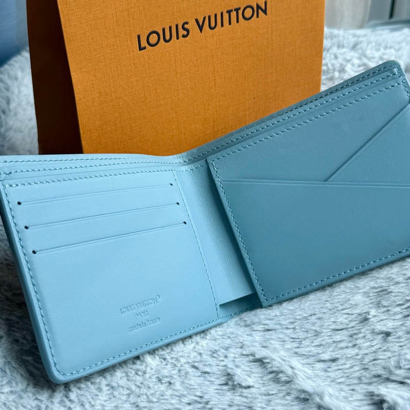 Louis Vuitton 天藍色小牛皮老花壓紋Multiple短夾錢包-2