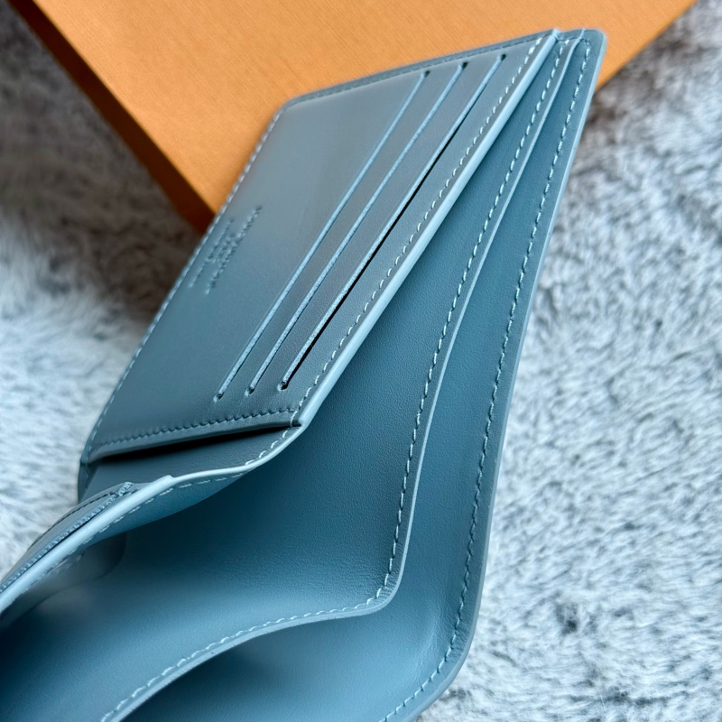 Louis Vuitton 天藍色小牛皮老花壓紋Multiple短夾錢包-3