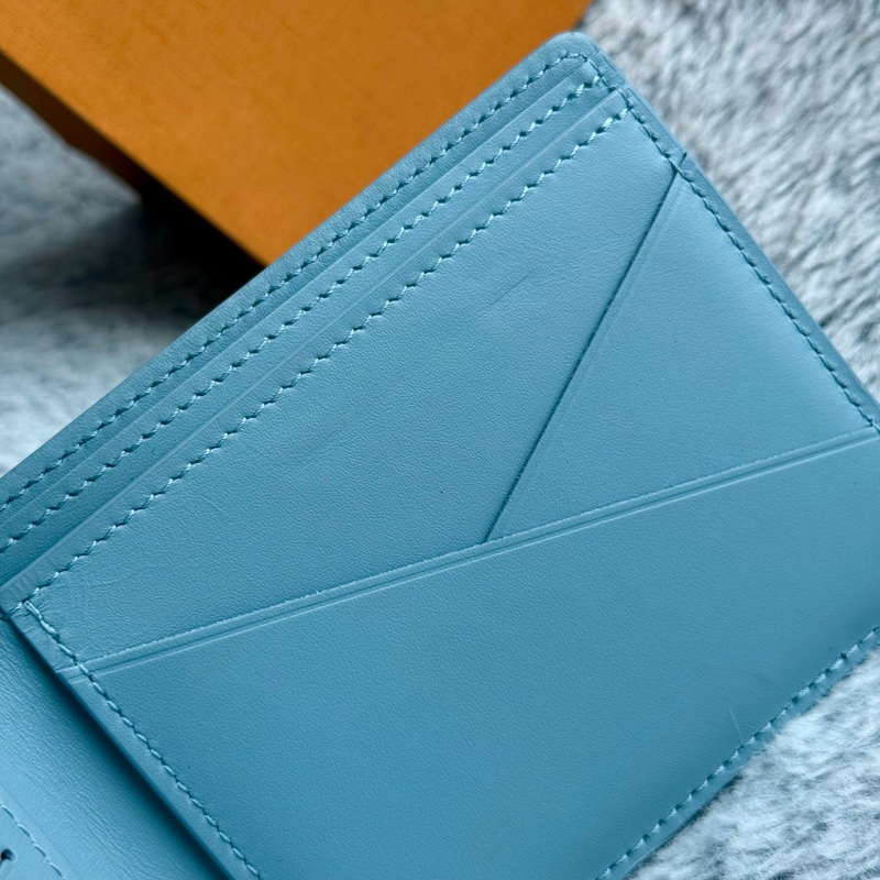 Louis Vuitton 天藍色小牛皮老花壓紋Multiple短夾錢包-8