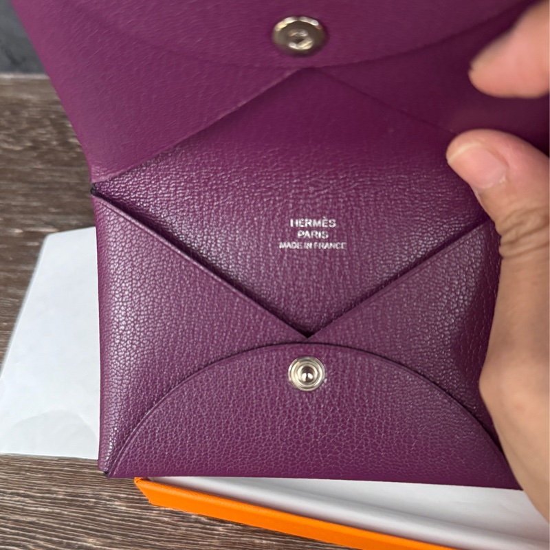 近全新Hermes 愛馬仕 calvi 山羊皮卡夾 深紫色-2
