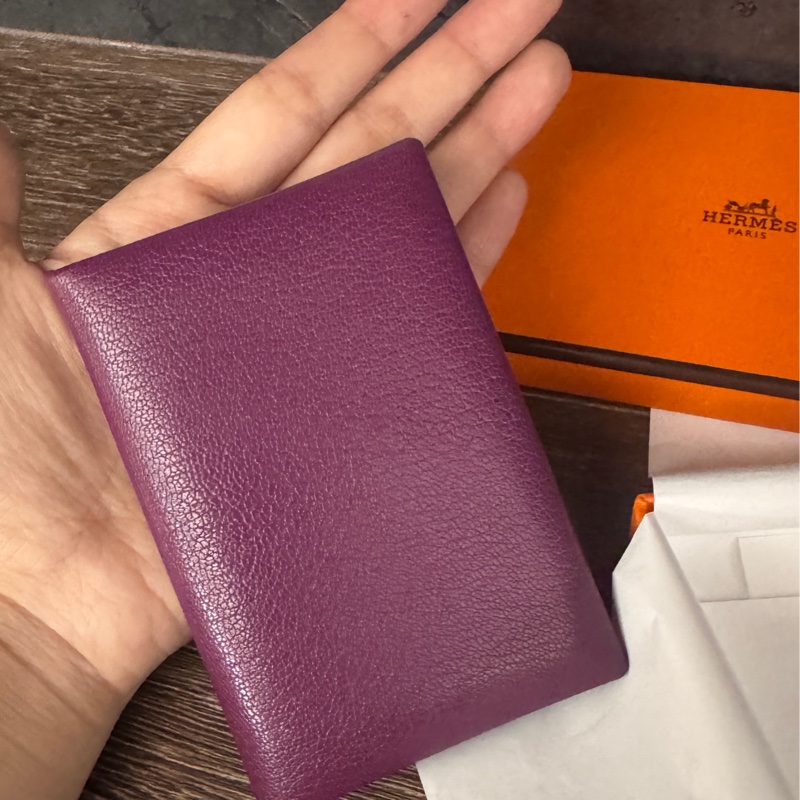 近全新Hermes 愛馬仕 calvi 山羊皮卡夾 深紫色-8