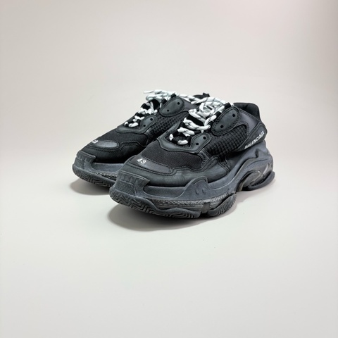 BALENCIAGA巴黎世家TRIPLE S黑色做舊老爹鞋