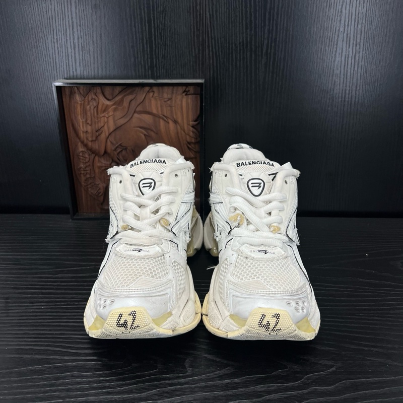 巴黎世家 runner 白 42碼-1