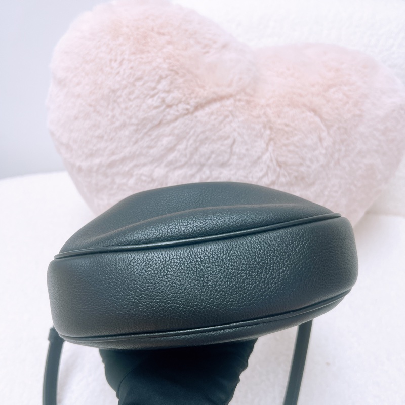 近新 Celine lulu teen 黑色手挽呼拉圈包-1