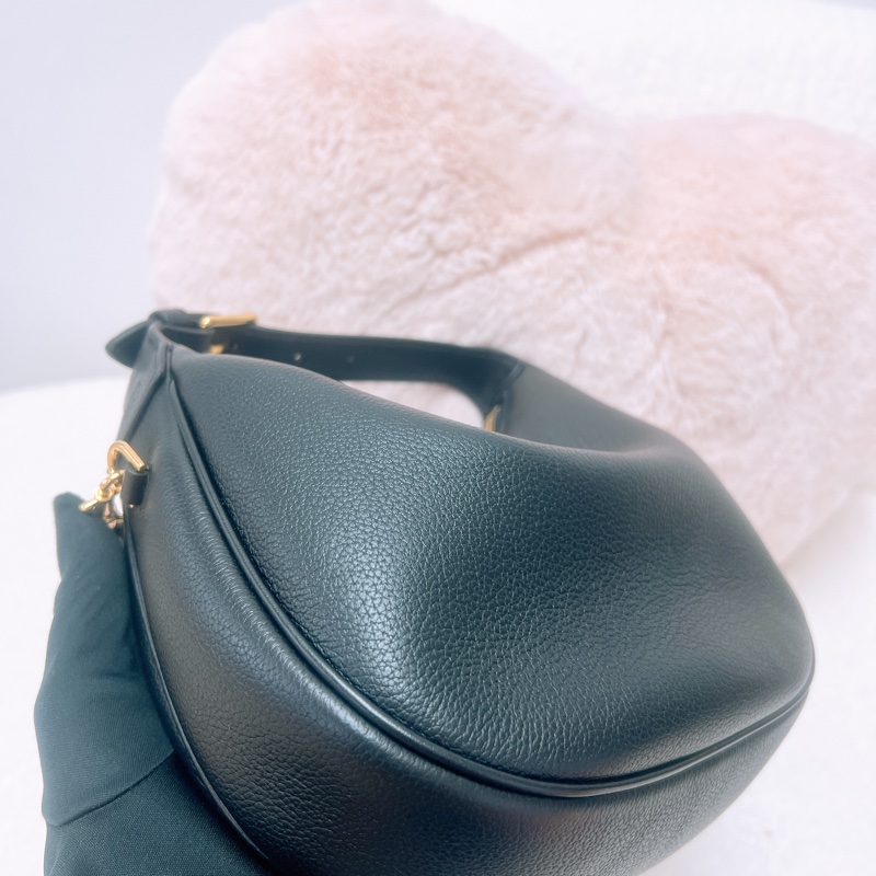 近新 Celine lulu teen 黑色手挽呼拉圈包-2