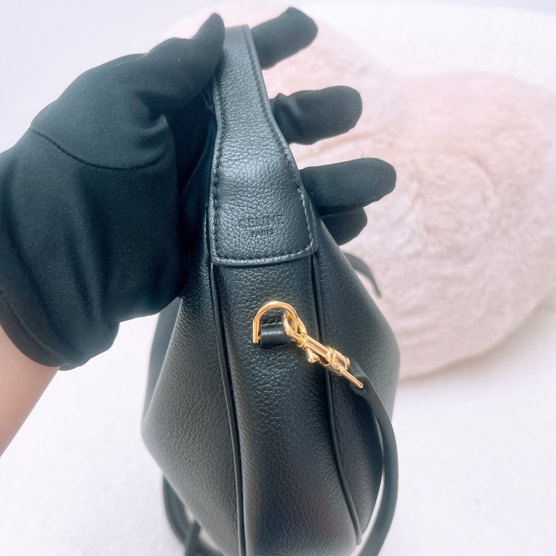 近新 Celine lulu teen 黑色手挽呼拉圈包-4