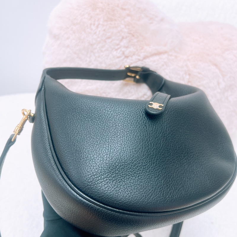 近新 Celine lulu teen 黑色手挽呼拉圈包-6