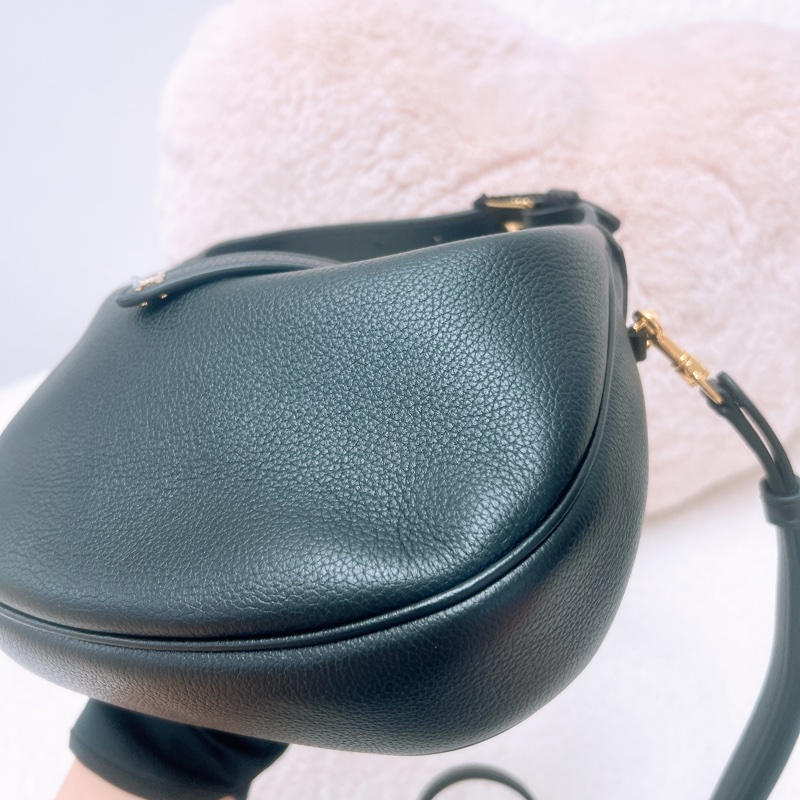 近新 Celine lulu teen 黑色手挽呼拉圈包-7