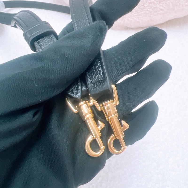 近新 Celine lulu teen 黑色手挽呼拉圈包-13