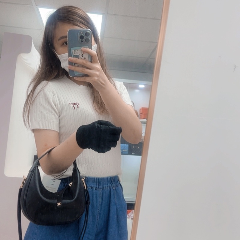 近新 Celine lulu teen 黑色手挽呼拉圈包-14