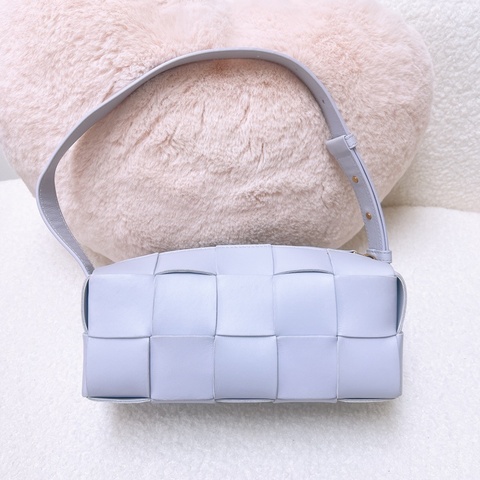 Bv brick cassette 淺紫編織格飯盒包/腋下包