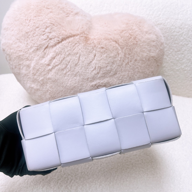 Bv brick cassette 淺紫編織格飯盒包/腋下包-1