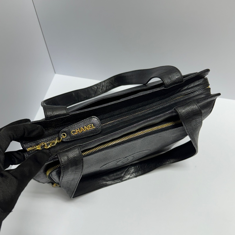 【極新CHANEL🎀】 Chanel 黑金荔枝牛皮 肩背托特包 (專櫃265,000)-4