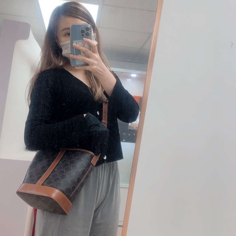 近新 Celine 棕色老花水桶包-10