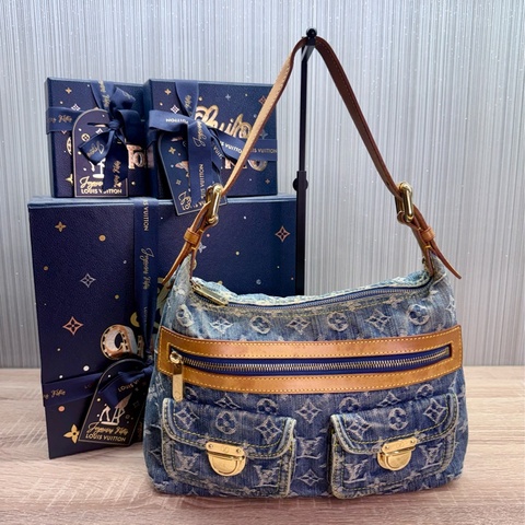 LV M95049 baggy PM 藍色單寧牛仔曼哈頓釦肩背包