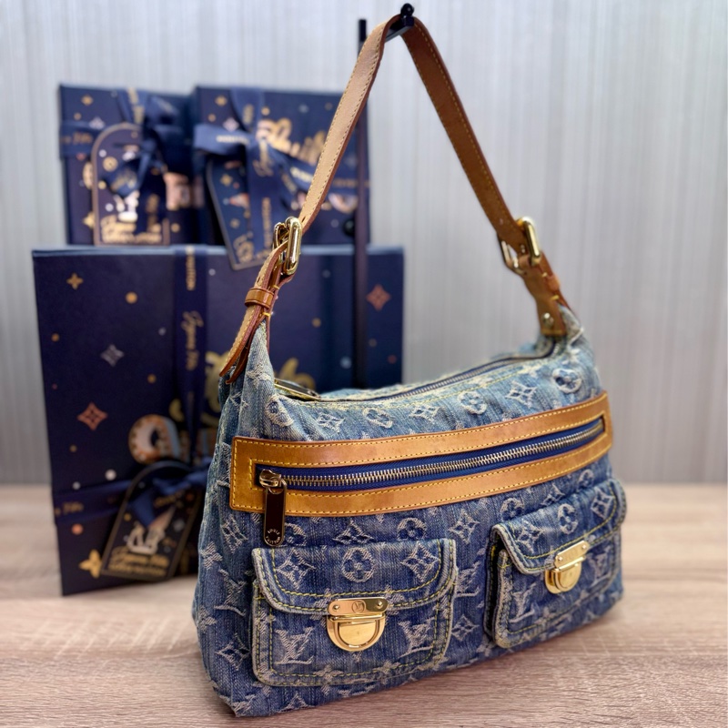 LV M95049 baggy PM 藍色單寧牛仔曼哈頓釦肩背包-3