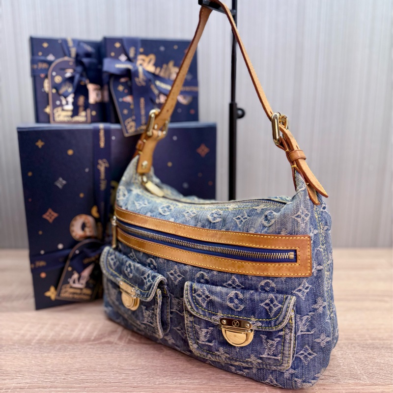 LV M95049 baggy PM 藍色單寧牛仔曼哈頓釦肩背包-4
