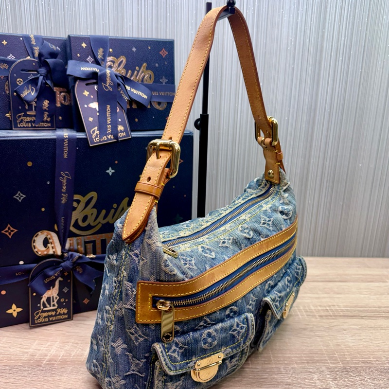 LV M95049 baggy PM 藍色單寧牛仔曼哈頓釦肩背包-7