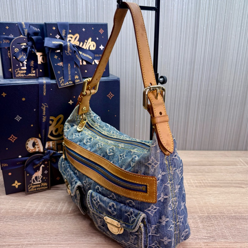 LV M95049 baggy PM 藍色單寧牛仔曼哈頓釦肩背包-8