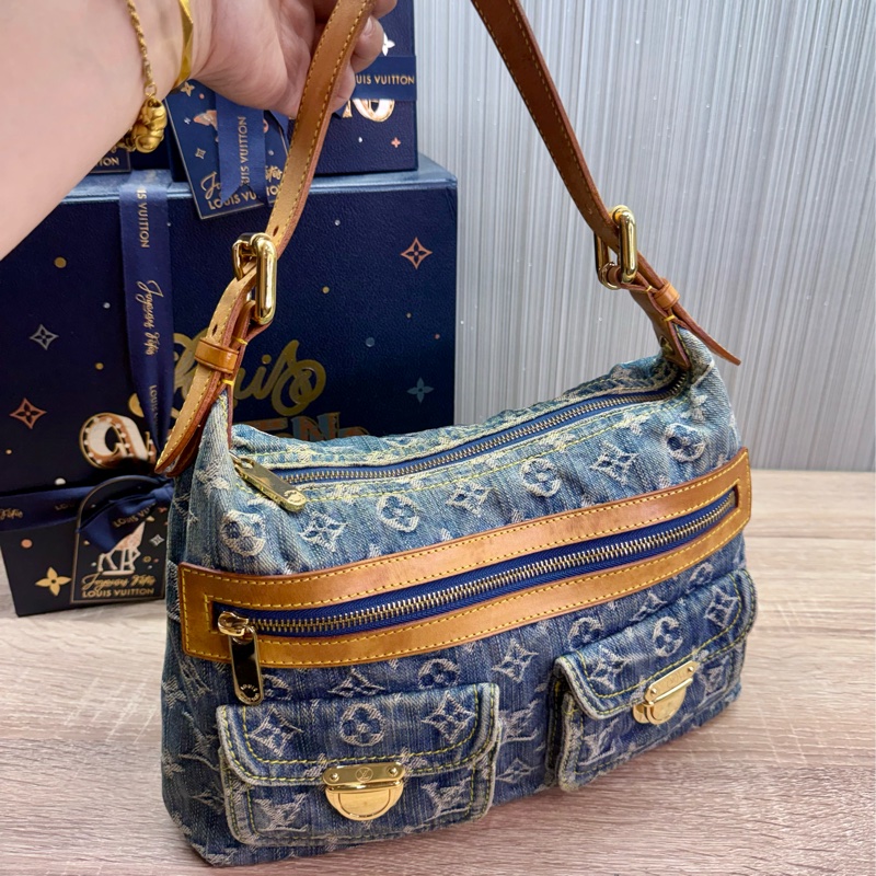 LV M95049 baggy PM 藍色單寧牛仔曼哈頓釦肩背包-10