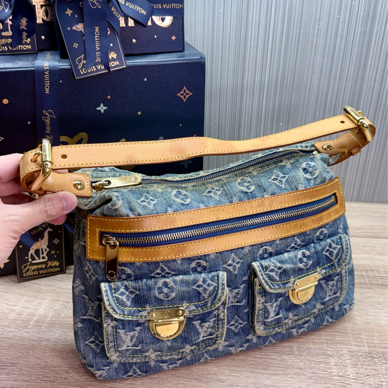 LV M95049 baggy PM 藍色單寧牛仔曼哈頓釦肩背包-13