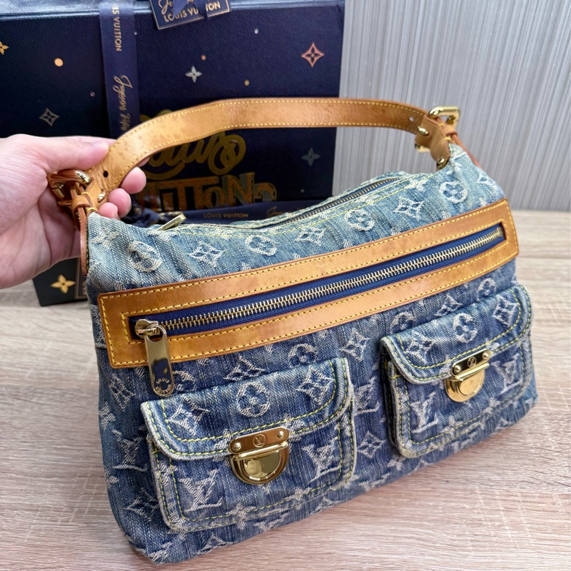 LV M95049 baggy PM 藍色單寧牛仔曼哈頓釦肩背包-17