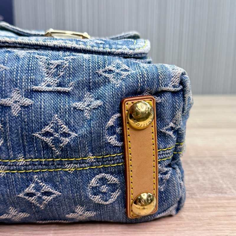 LV M95049 baggy PM 藍色單寧牛仔曼哈頓釦肩背包-20