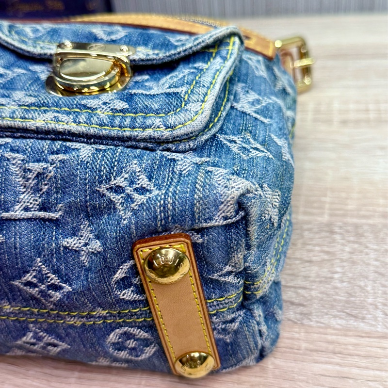 LV M95049 baggy PM 藍色單寧牛仔曼哈頓釦肩背包-21