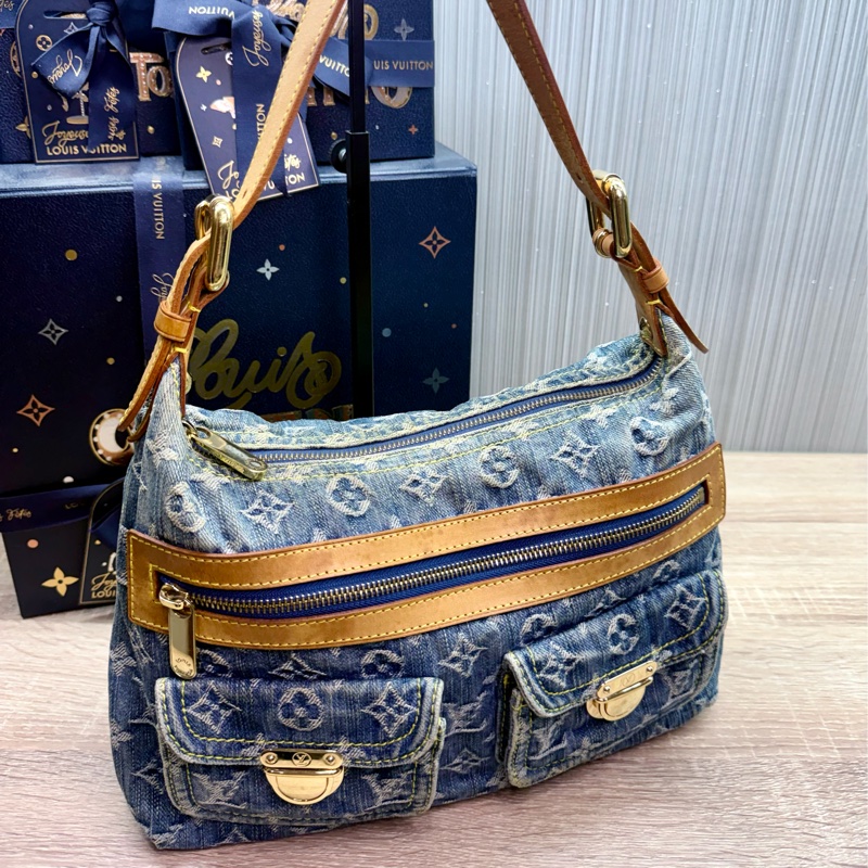 LV M95049 baggy PM 藍色單寧牛仔曼哈頓釦肩背包-25