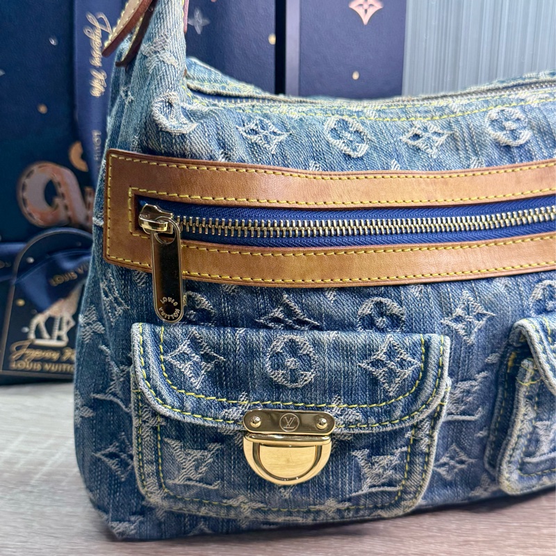 LV M95049 baggy PM 藍色單寧牛仔曼哈頓釦肩背包-27