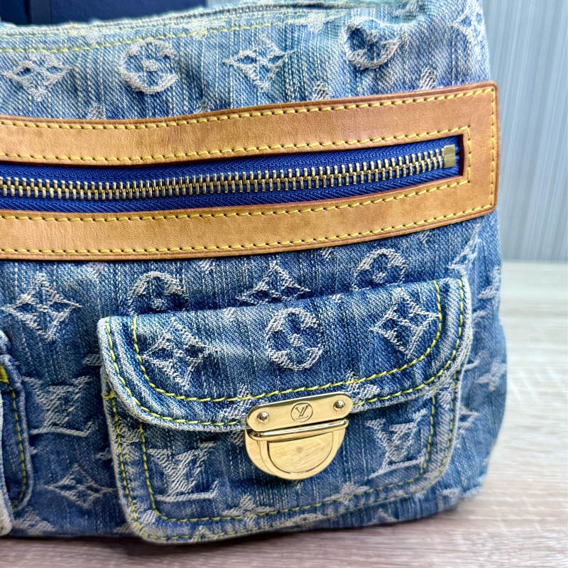 LV M95049 baggy PM 藍色單寧牛仔曼哈頓釦肩背包-30