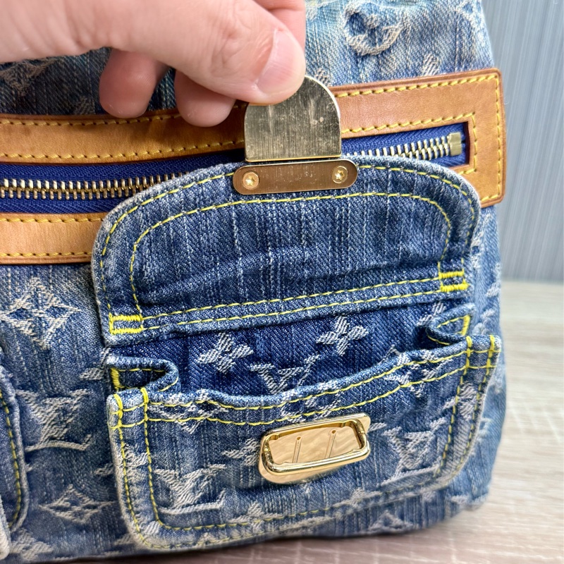 LV M95049 baggy PM 藍色單寧牛仔曼哈頓釦肩背包-31