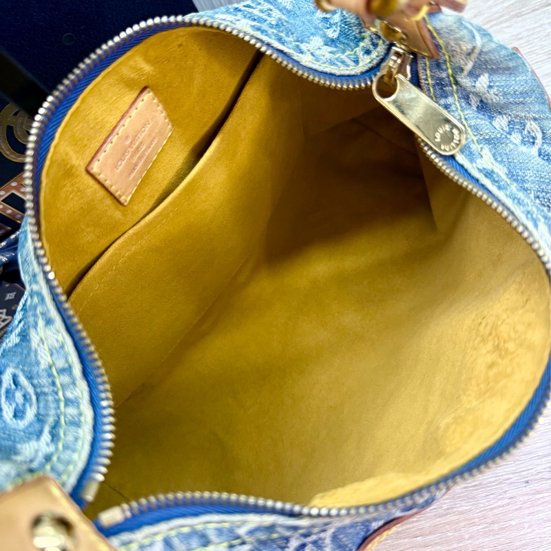 LV M95049 baggy PM 藍色單寧牛仔曼哈頓釦肩背包-33