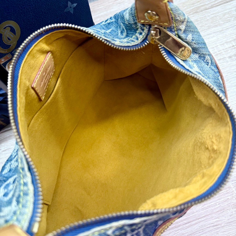 LV M95049 baggy PM 藍色單寧牛仔曼哈頓釦肩背包-34