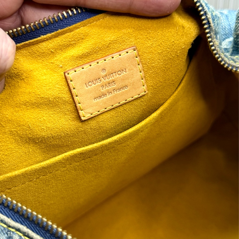 LV M95049 baggy PM 藍色單寧牛仔曼哈頓釦肩背包-38