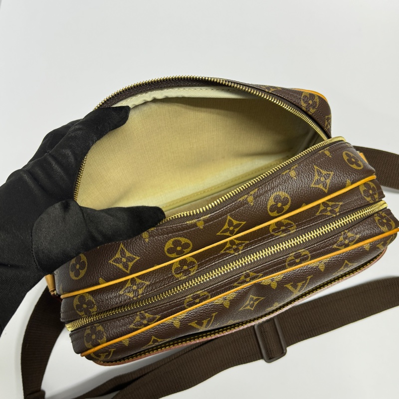 (極新🎁) LV 經典老花 雙層記者包 相機包 斜背包 【專櫃10.3萬】-16