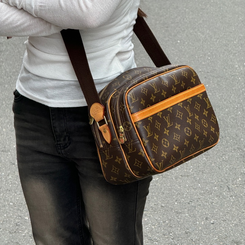 (極新🎁) LV 經典老花 雙層記者包 相機包 斜背包 【專櫃10.3萬】-18