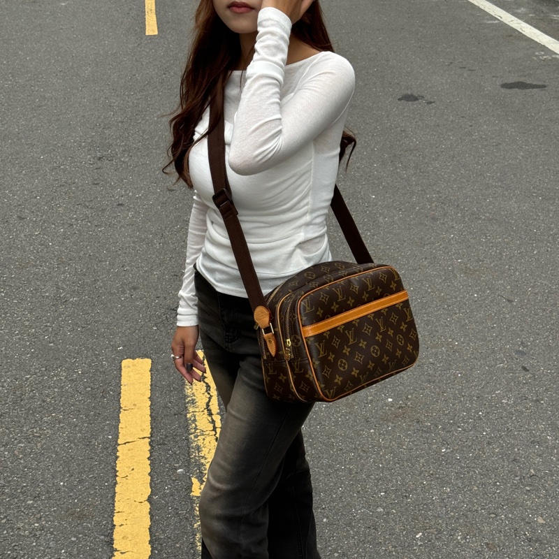 (極新🎁) LV 經典老花 雙層記者包 相機包 斜背包 【專櫃10.3萬】-20