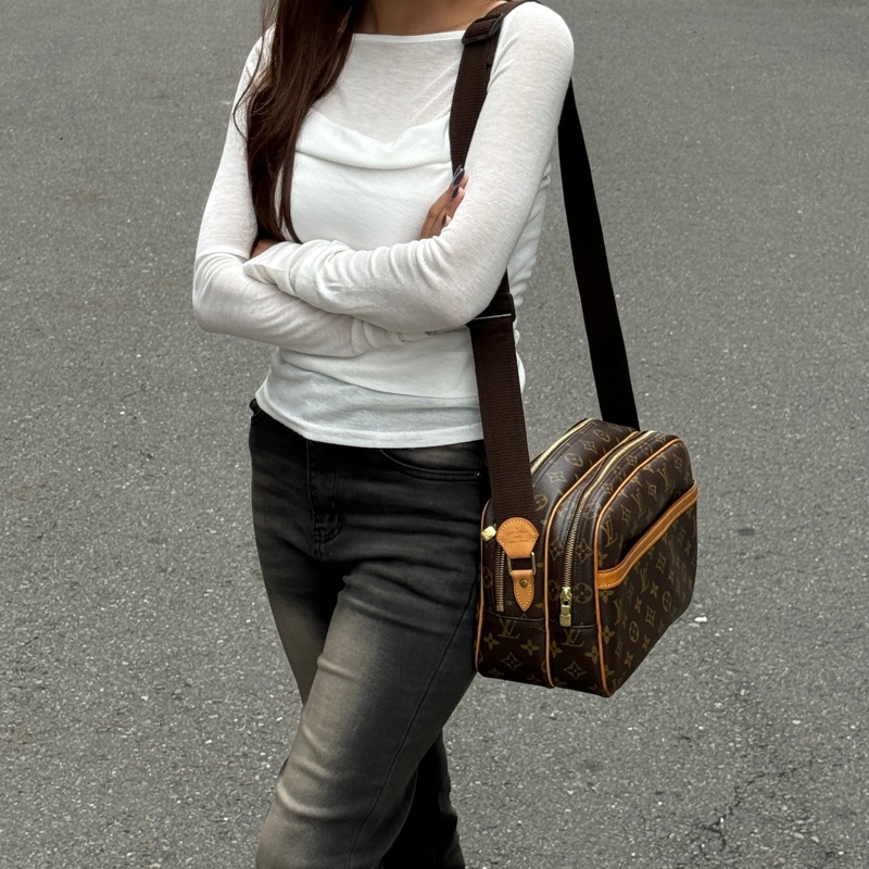 (極新🎁) LV 經典老花 雙層記者包 相機包 斜背包 【專櫃10.3萬】-25