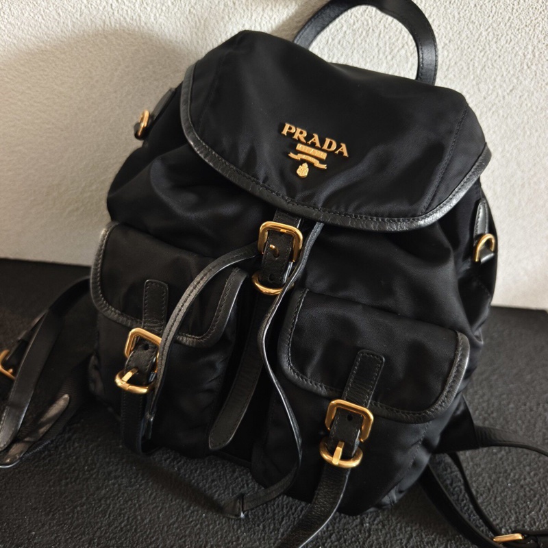 Prada 黑色尼龍降落傘黑金雙肩包-1