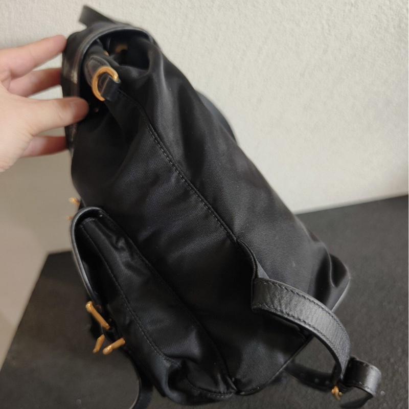 Prada 黑色尼龍降落傘黑金雙肩包-8