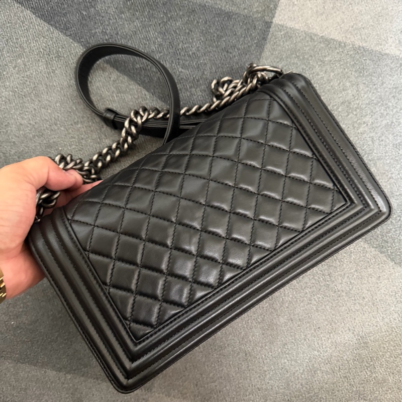 Chanel Boy25 菱格紋黑銀肩背包-1