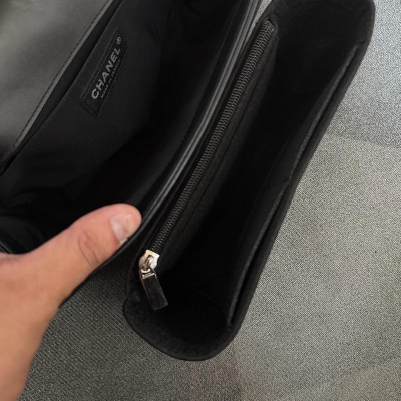 Chanel Boy25 菱格紋黑銀肩背包-8