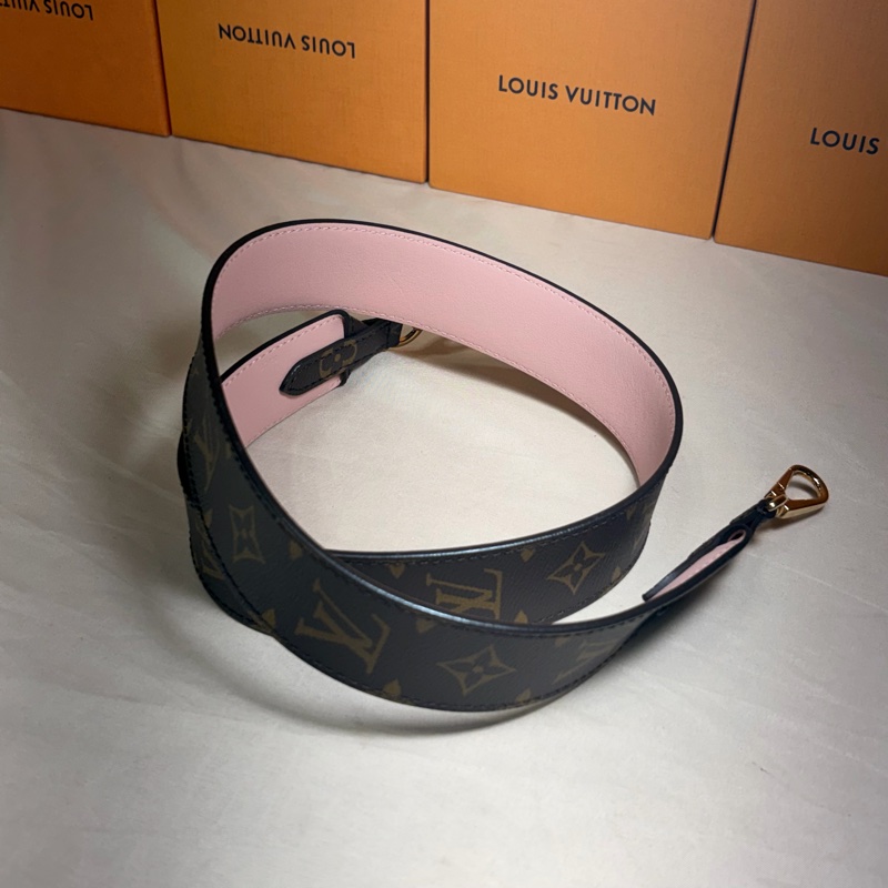 ‼️全台最甜近新美品 LV新款寬背帶/肩帶 LouisVuitton 路易威登 雙面用-6