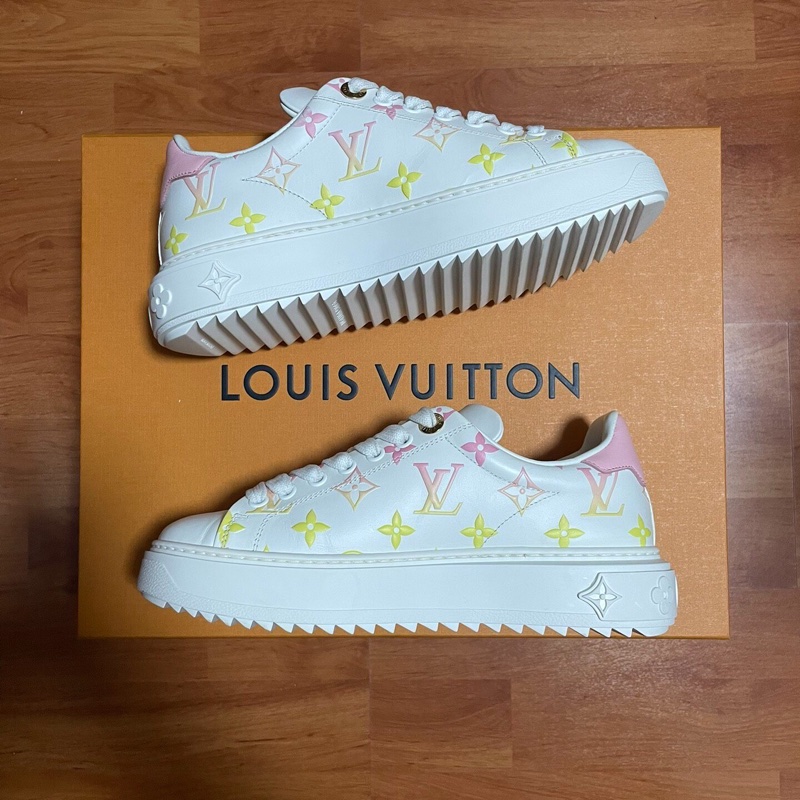 Lv Time Out浮雕壓印板鞋 路易威登休閒鞋 白色 36碼-1