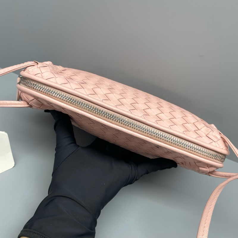 BV葆蝶家編織斜挎相機包粉色/24*17*5cm 🈚附件-8