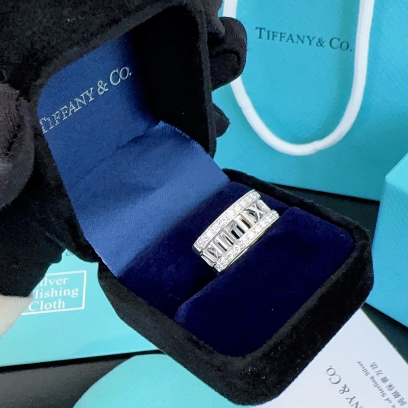 【全新品】蒂芬妮 Tiffany 18k白金atlas系列羅馬數字鑲排鑽戒指-1